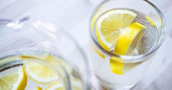 Adding lemon juice to your water will make it easier for you to follow a water-rich diet. 