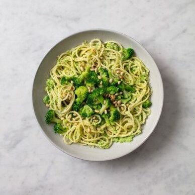 spaghetti with broccoli and pine nuts, the Mediterranean diet