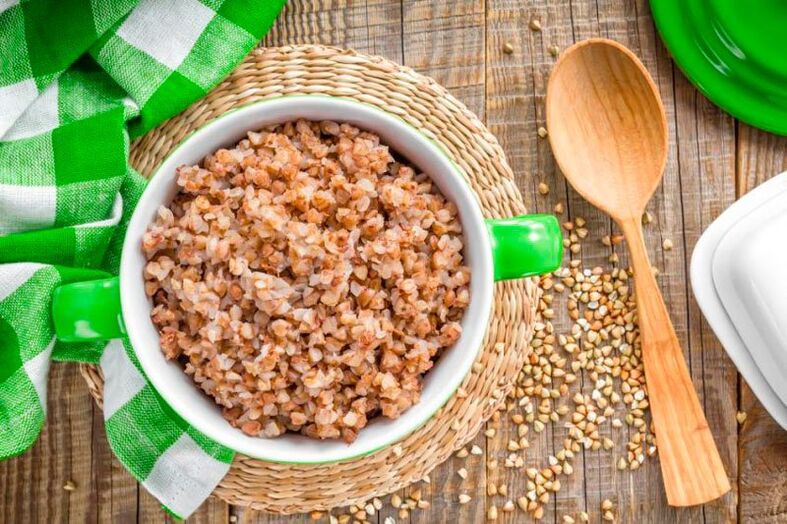 Nutritious dietary buckwheat porridge in the diet of someone who wants to lose weight