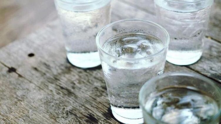 When using diuretics to lose weight, you need to drink a lot of water. 